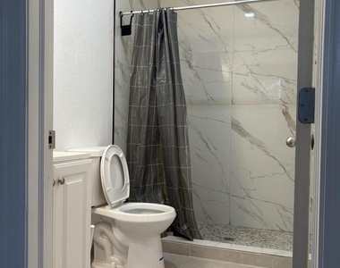 833 Millbrae Court - Photo Thumbnail 9