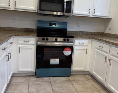 833 Millbrae Court - Photo Thumbnail 2