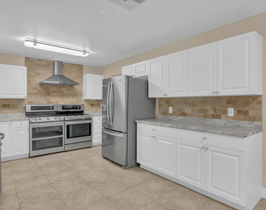 6113 Yucca Drive - Photo Thumbnail 3