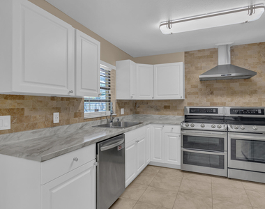 6113 Yucca Drive - Photo Thumbnail 2