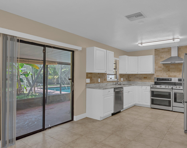 6113 Yucca Drive - Photo Thumbnail 4