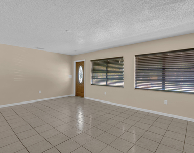 6113 Yucca Drive - Photo Thumbnail 11