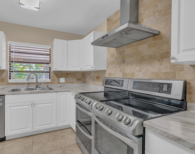 6113 Yucca Drive - Photo Thumbnail 5