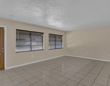 6113 Yucca Drive - Photo Thumbnail 8