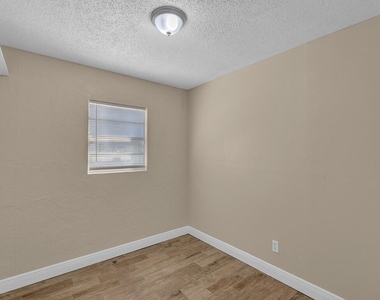 6113 Yucca Drive - Photo Thumbnail 12