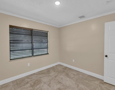 6113 Yucca Drive - Photo Thumbnail 16