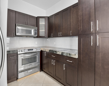 2515 Venetian Court - Photo Thumbnail 4