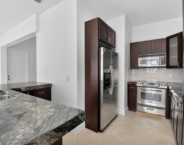 2515 Venetian Court - Photo Thumbnail 2