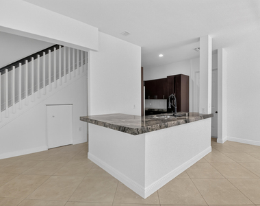 2515 Venetian Court - Photo Thumbnail 9