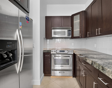 2515 Venetian Court - Photo Thumbnail 5