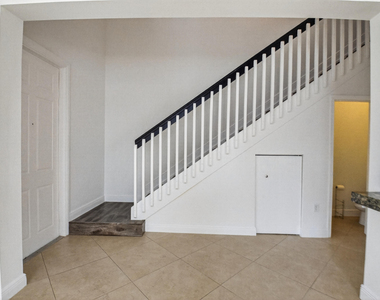 2515 Venetian Court - Photo Thumbnail 12