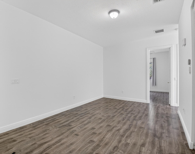 2515 Venetian Court - Photo Thumbnail 15