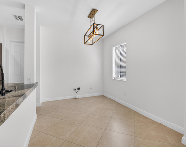 2515 Venetian Court - Photo Thumbnail 6