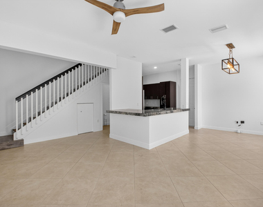 2515 Venetian Court - Photo Thumbnail 8