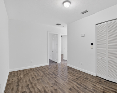 2515 Venetian Court - Photo Thumbnail 16