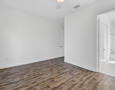 2515 Venetian Court - Photo Thumbnail 21