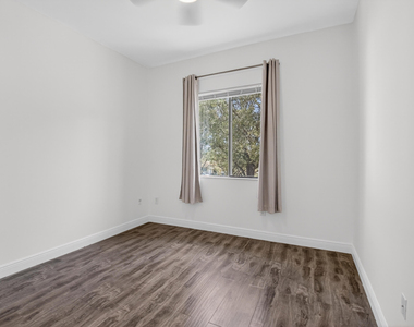 2515 Venetian Court - Photo Thumbnail 25