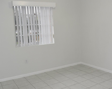 2010 Taylor Street - Photo Thumbnail 10
