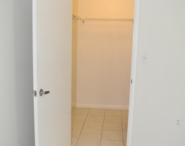 2010 Taylor Street - Photo Thumbnail 12
