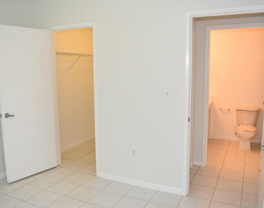 2010 Taylor Street - Photo Thumbnail 11