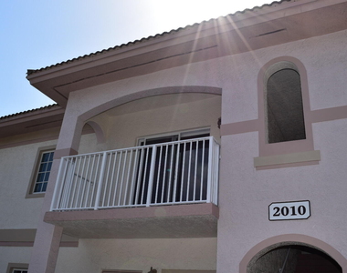 2010 Taylor Street - Photo Thumbnail 16