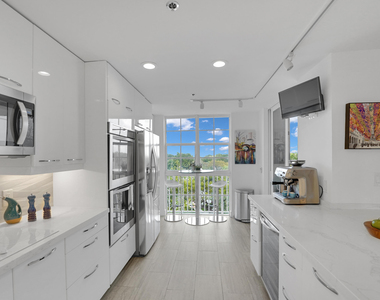4114 W Palm Aire Drive - Photo Thumbnail 14