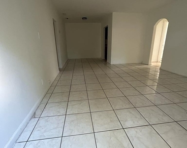 900 Nw 17th Avenue - Photo Thumbnail 1