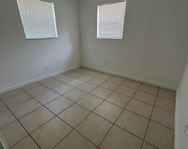 900 Nw 17th Avenue - Photo Thumbnail 4