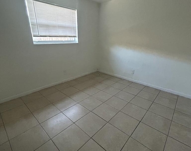 900 Nw 17th Avenue - Photo Thumbnail 6