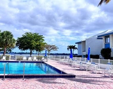 175 Se Saint Lucie Boulevard - Photo Thumbnail 13