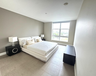 700 E Boynton Beach Boulevard - Photo Thumbnail 3