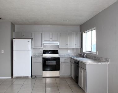 1618 Se Elkhart Terrace - Photo Thumbnail 5