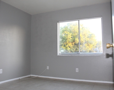 1618 Se Elkhart Terrace - Photo Thumbnail 7