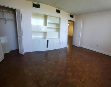 1400 Saint Charles Place - Photo Thumbnail 2