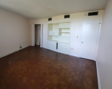 1400 Saint Charles Place - Photo Thumbnail 7
