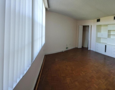 1400 Saint Charles Place - Photo Thumbnail 8