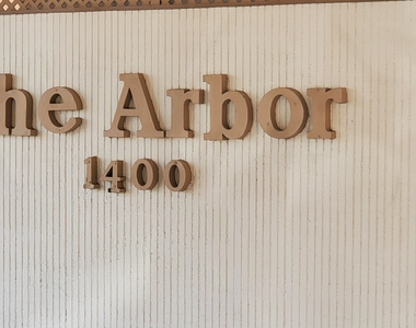 1400 Saint Charles Place - Photo Thumbnail 4