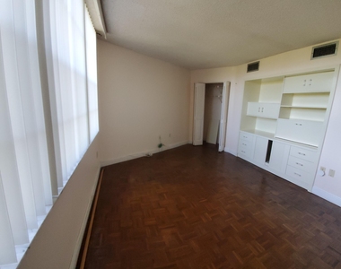 1400 Saint Charles Place - Photo Thumbnail 5