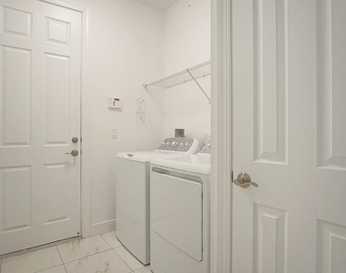 24060 Sw Firenze Way - Photo Thumbnail 12