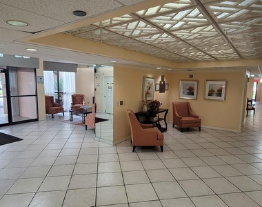 1300 Saint Charles Place - Photo Thumbnail 4
