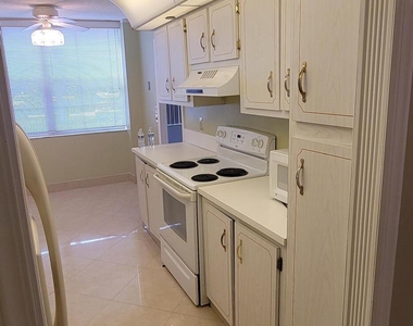 1300 Saint Charles Place - Photo Thumbnail 10