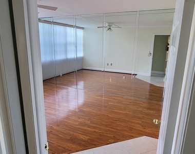 1300 Saint Charles Place - Photo Thumbnail 8