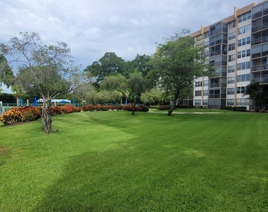 1300 Saint Charles Place - Photo Thumbnail 17