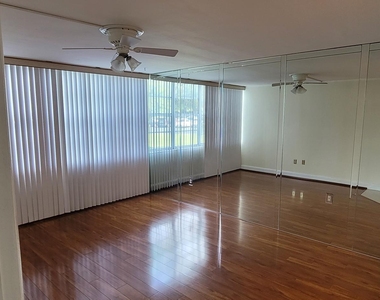 1300 Saint Charles Place - Photo Thumbnail 5