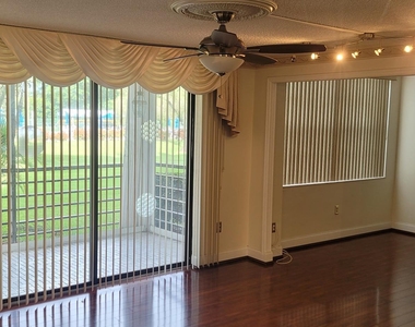 1300 Saint Charles Place - Photo Thumbnail 9
