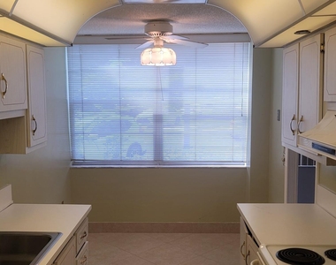 1300 Saint Charles Place - Photo Thumbnail 12