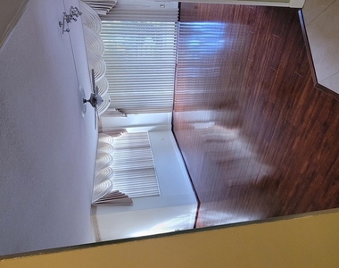 1300 Saint Charles Place - Photo Thumbnail 20