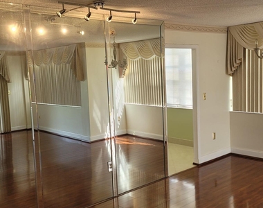 1300 Saint Charles Place - Photo Thumbnail 13
