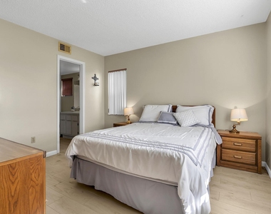 6715 W 26th Drive - Photo Thumbnail 13