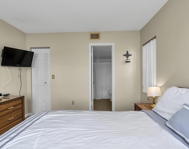 6715 W 26th Drive - Photo Thumbnail 14
